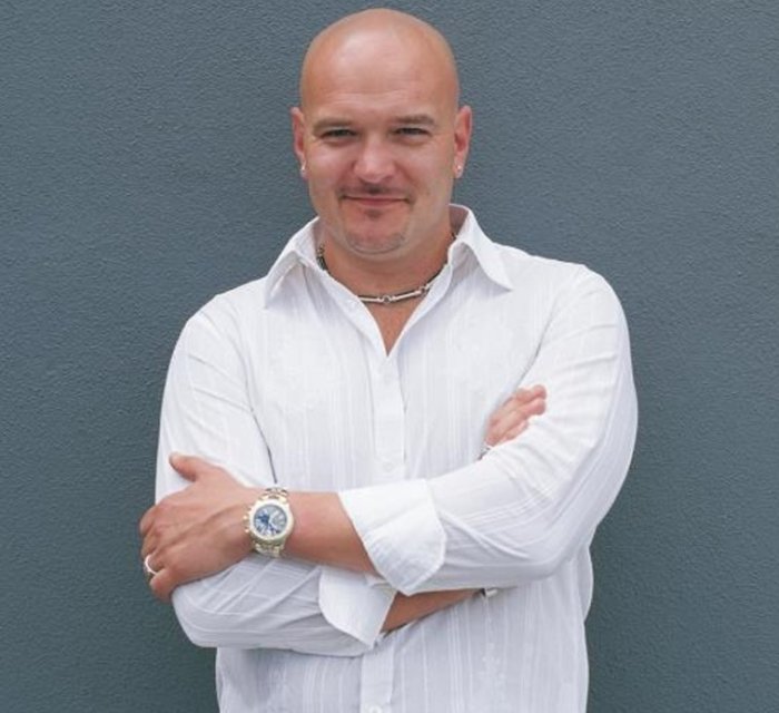 Justin Herald - Customer Service - Best-selling Author and 2005 International Entrepr ...